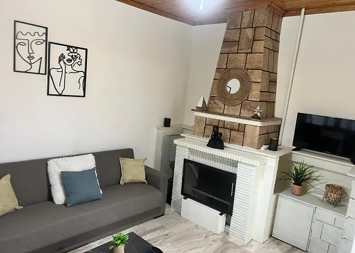 Beach House With Garden Sleeps 6