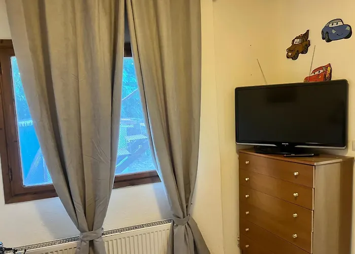 Beach House With Garden Sleeps 6