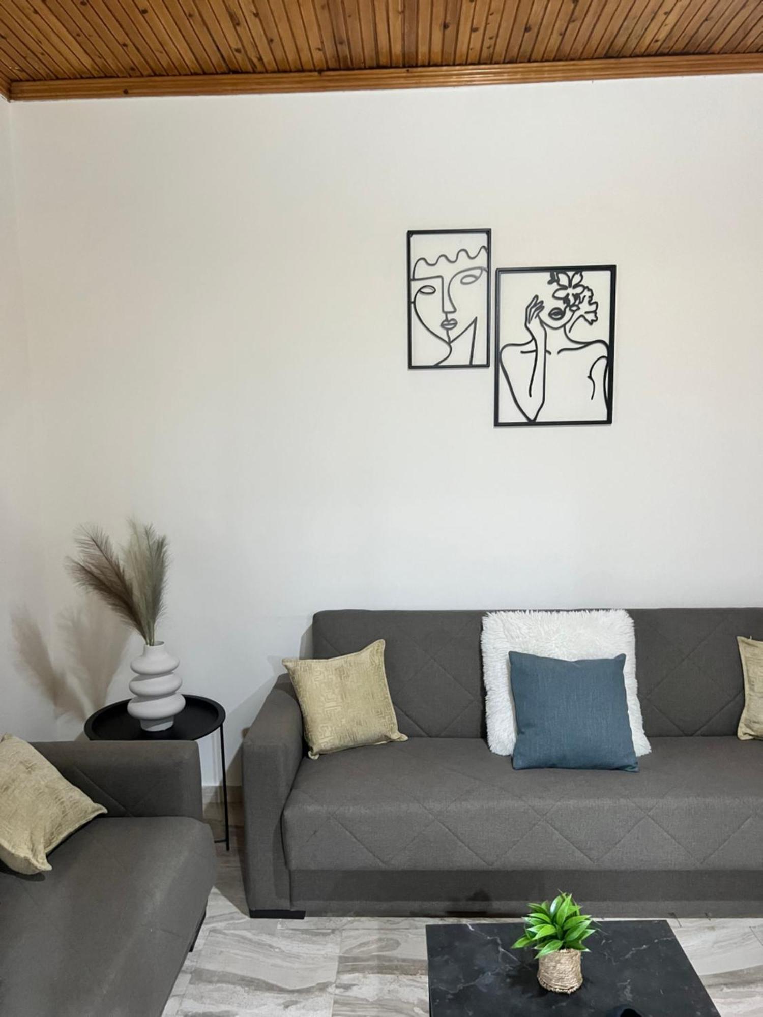 House With Garden Sleeps 6 Ferienhaus *